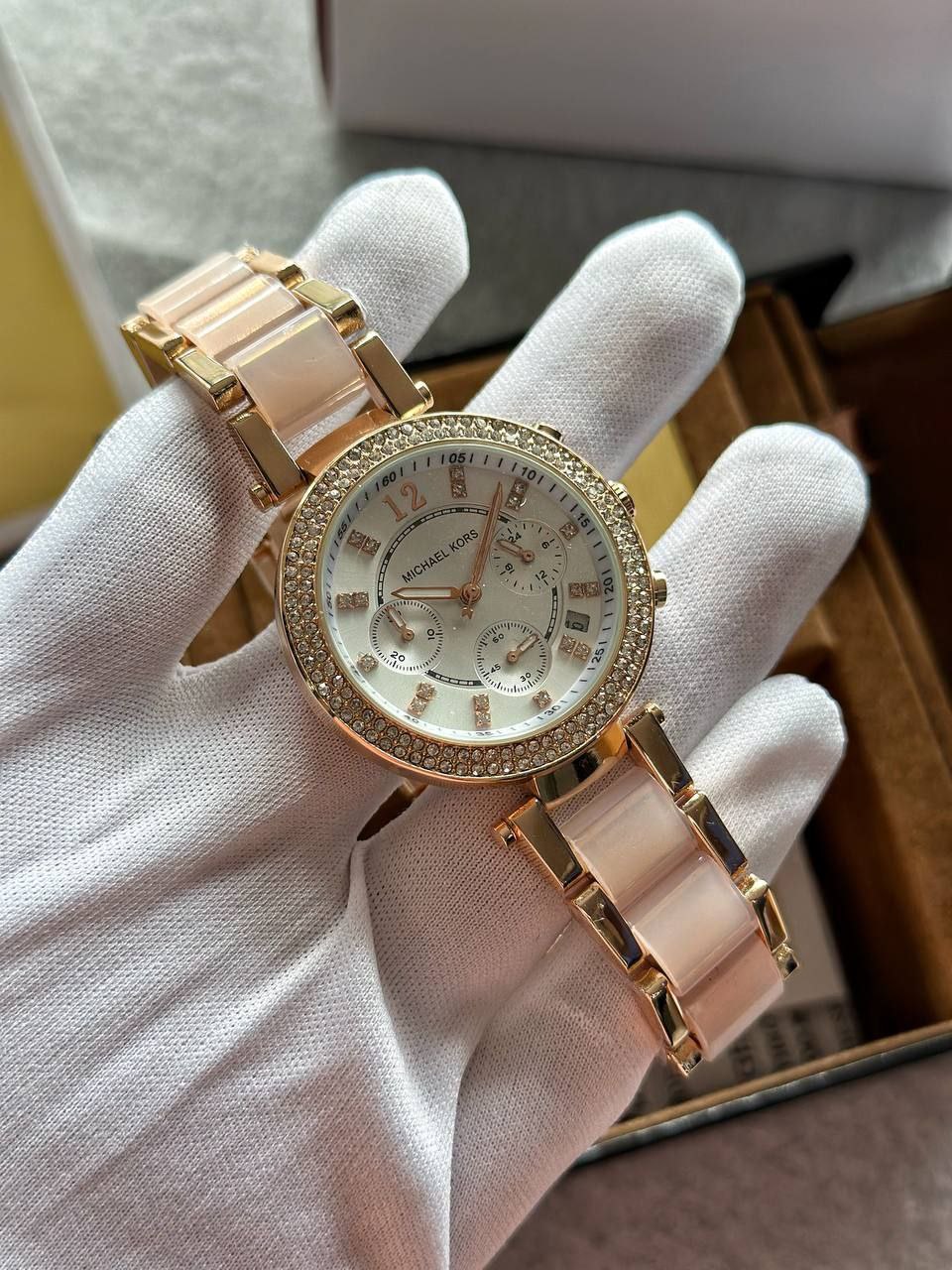 ✅ *Perfectly made for outgoing and active ladies, this Michael Kors modern and stylish watch would be a great accessory for you.* ✅