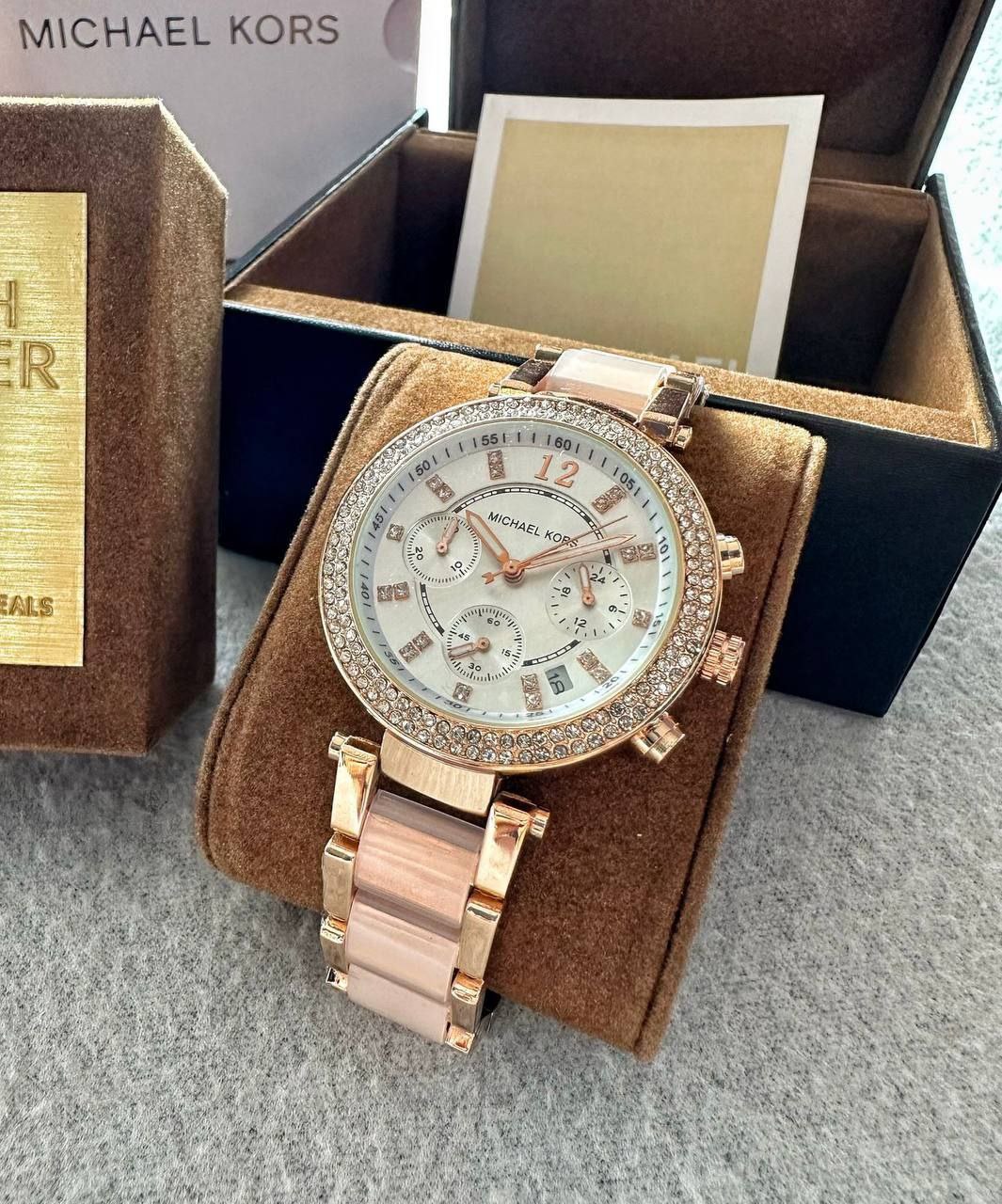 ✅ *Perfectly made for outgoing and active ladies, this Michael Kors modern and stylish watch would be a great accessory for you.* ✅